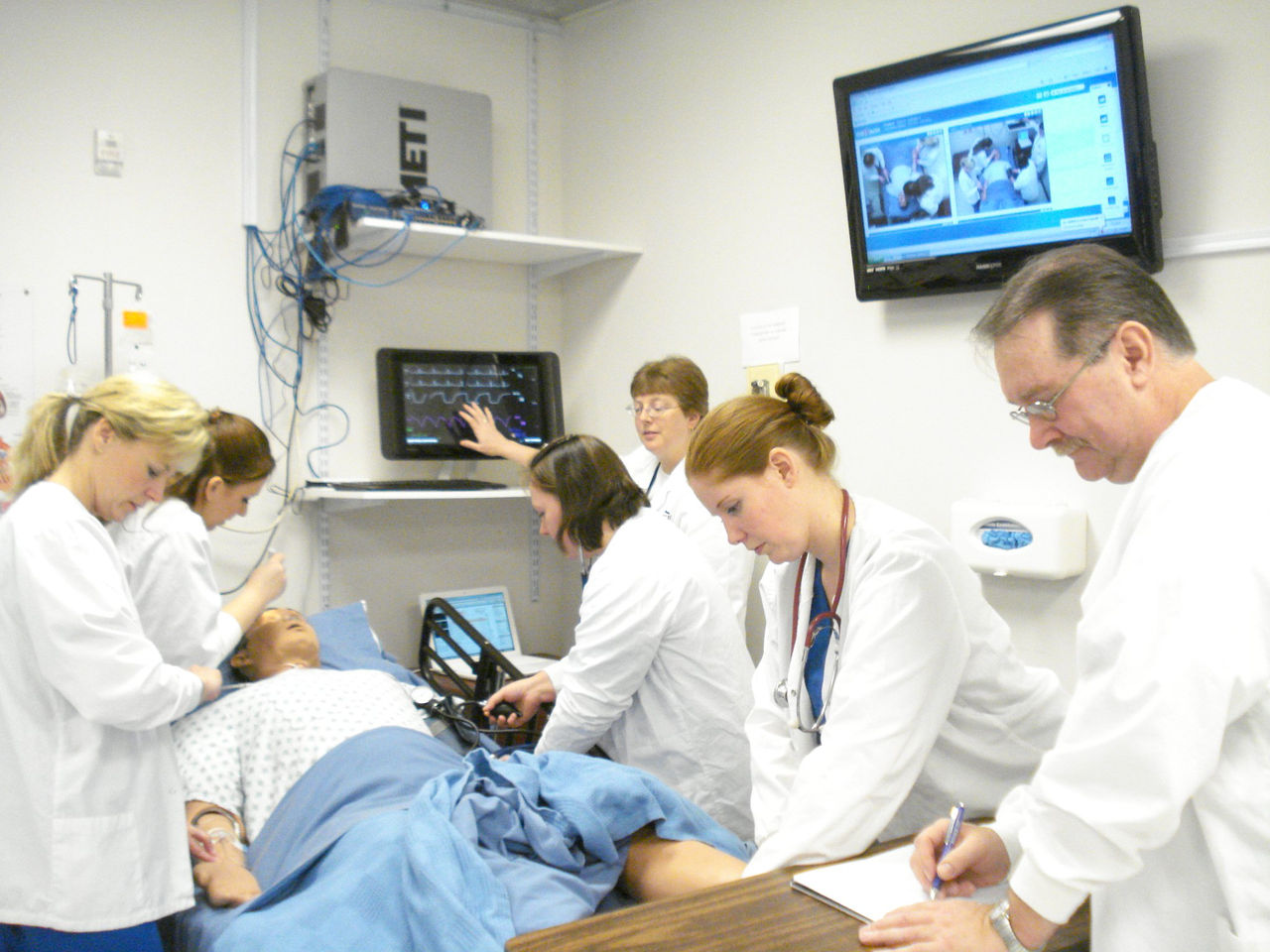Medical training simulation with patient mannequin