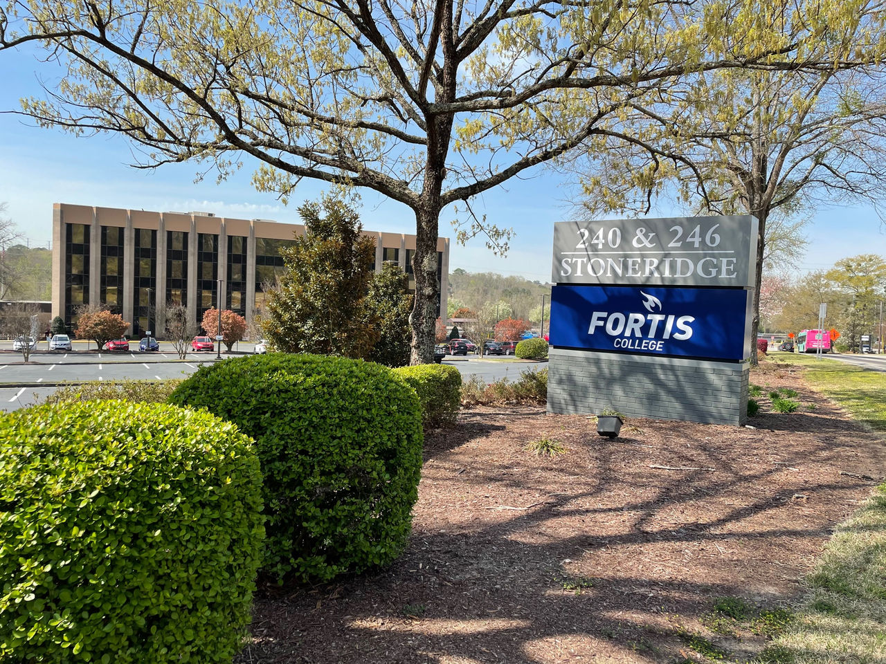 Fortis College sign at Stoneridge campus